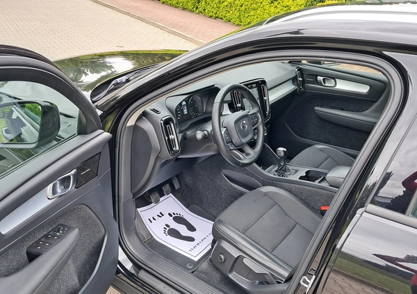 Volvo XC 40 cena 83900 przebieg: 197000, rok produkcji 2018 z Maków Podhalański małe 529